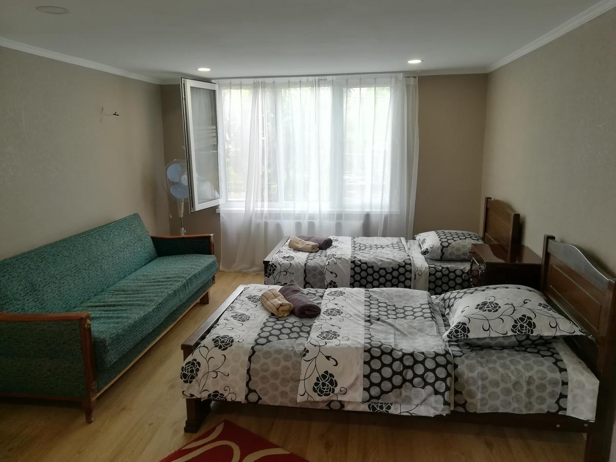 Tbilisi Guesthouse Nini Zewnętrze zdjęcie